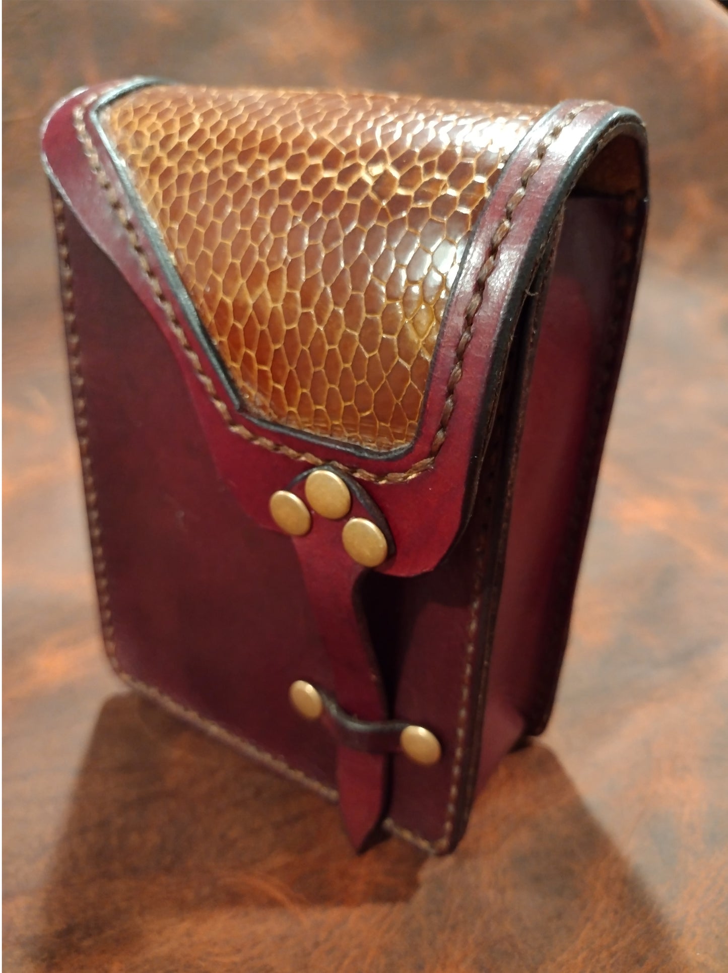 Offset belt pouch